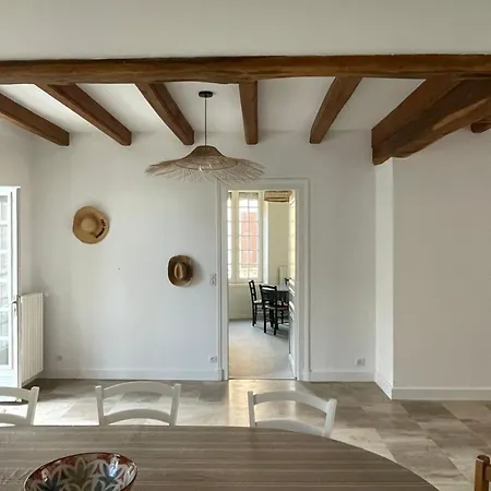 Hébergement de vacances Pretty House With Garden Near Reims Champagne Cormontreuil